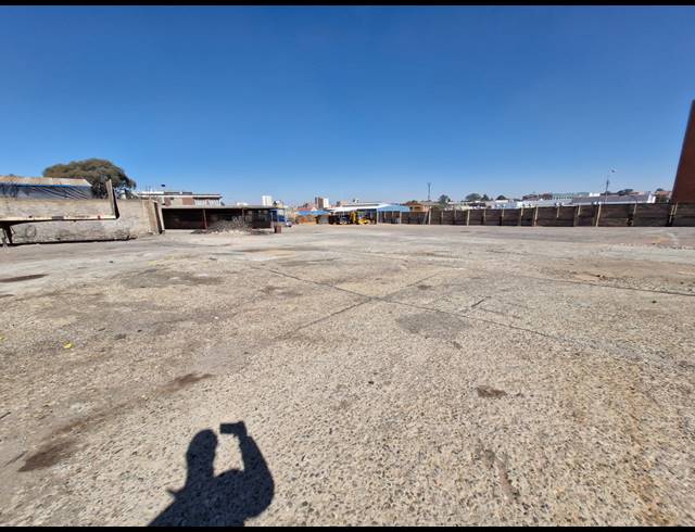 12,000M² WAREHOUSE TO LET IN GERMISTON CENTRAL